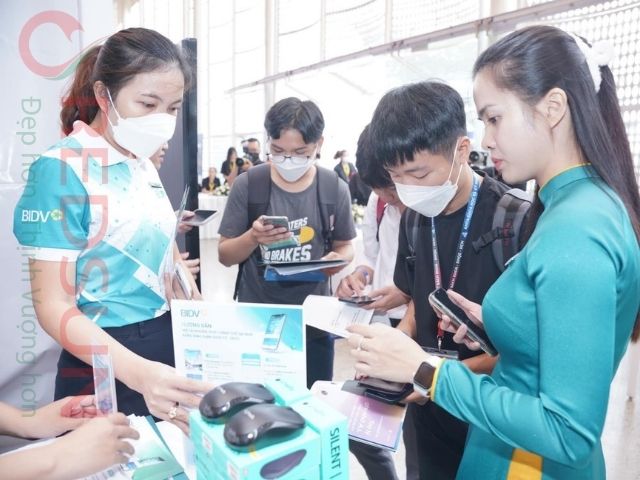 Cung cấp áo thun đồng phục đồng bộ cho toàn bộ nhân viên tại các chi nhánh của ngân hàng