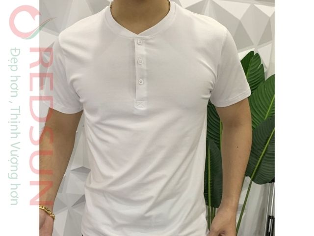 Mẫu áo này có dáng suông, dễ mặc, mang lại cảm giác thoải mái và lịch sự