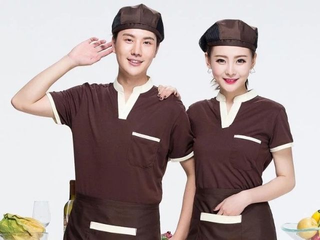 o thun cổ tàu có kiểu dáng đơn giản, ít chi tiết trang trí