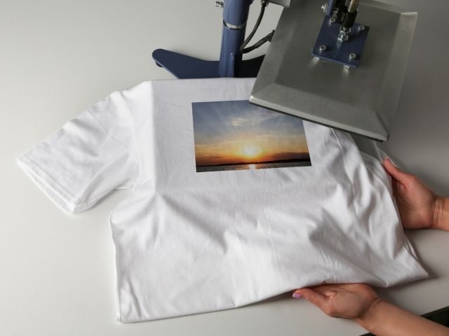Áo thun in 3D có thể giặt bằng máy, nhưng để bảo vệ hình in tốt hơn